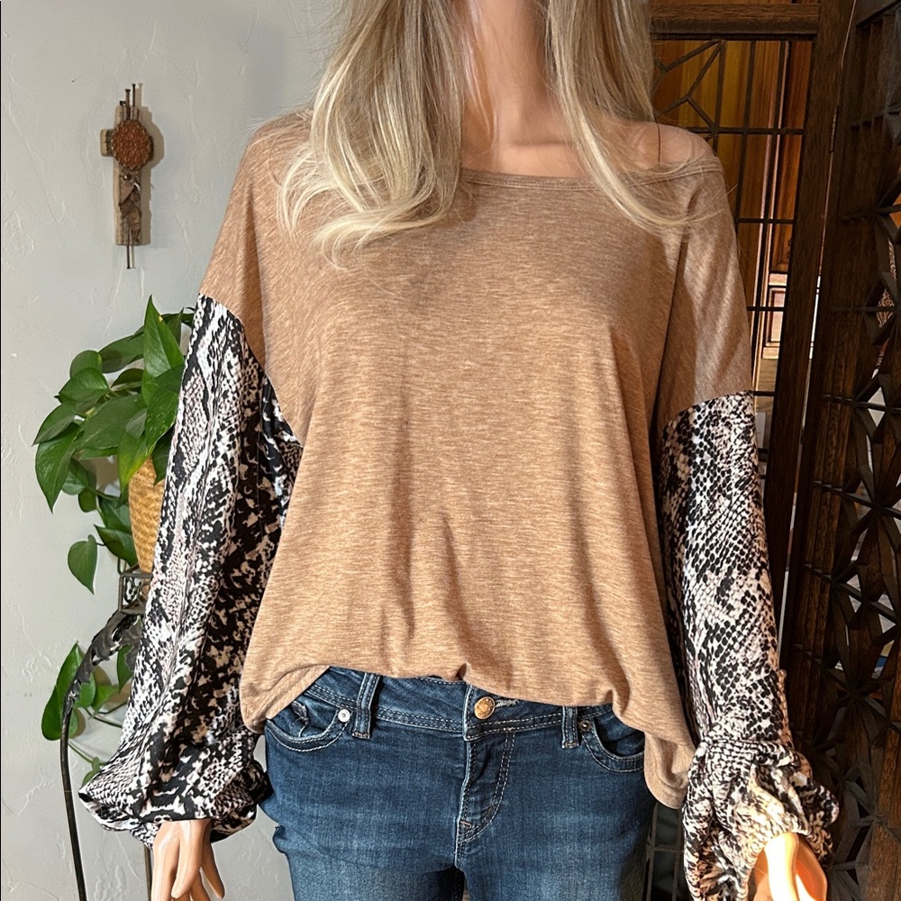 SHEIN TOP with ANIMAL PRINT XL